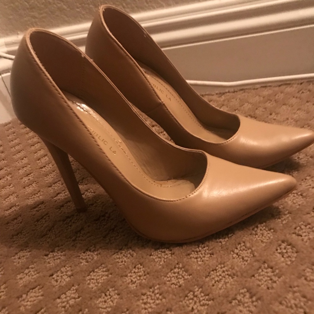 Brand New Tan Shoes - Republic LA